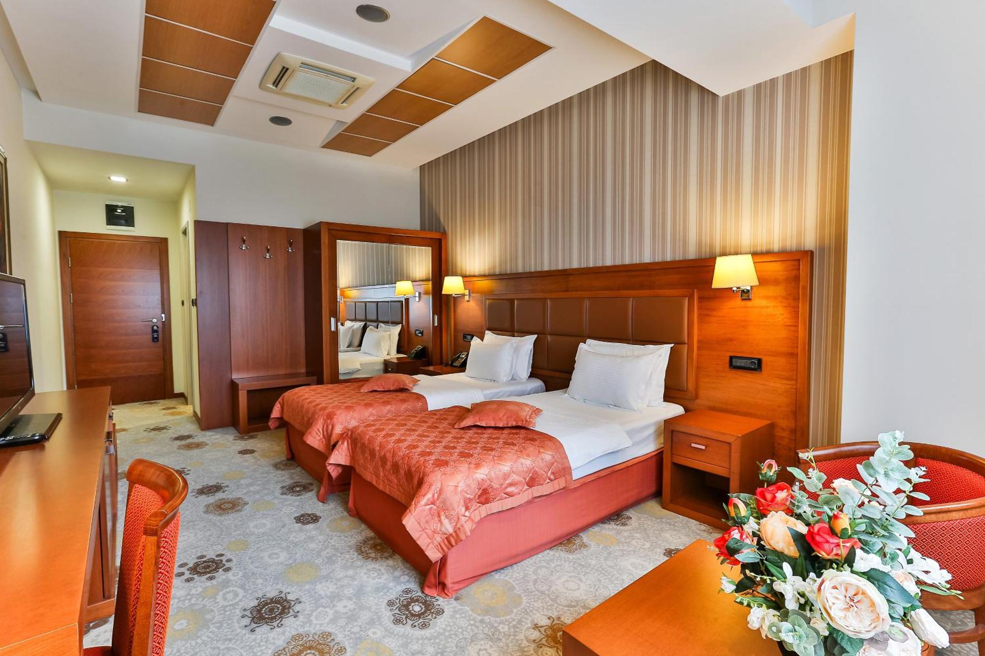 Kings Park Hotel Podgoriçe Dış mekan fotoğraf
